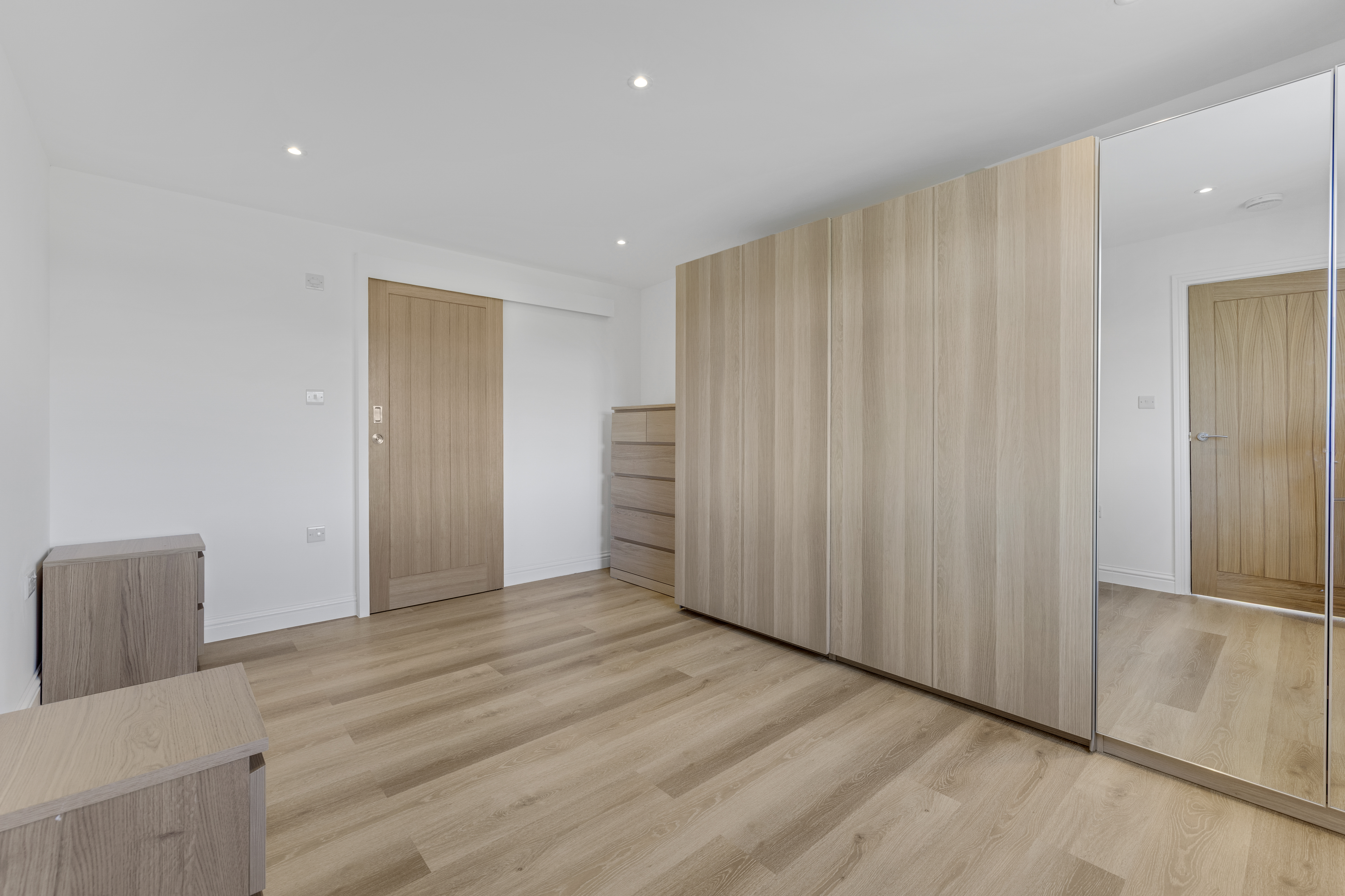 Bespoke garden annexe Interior Design with modern appliances and clean worktops