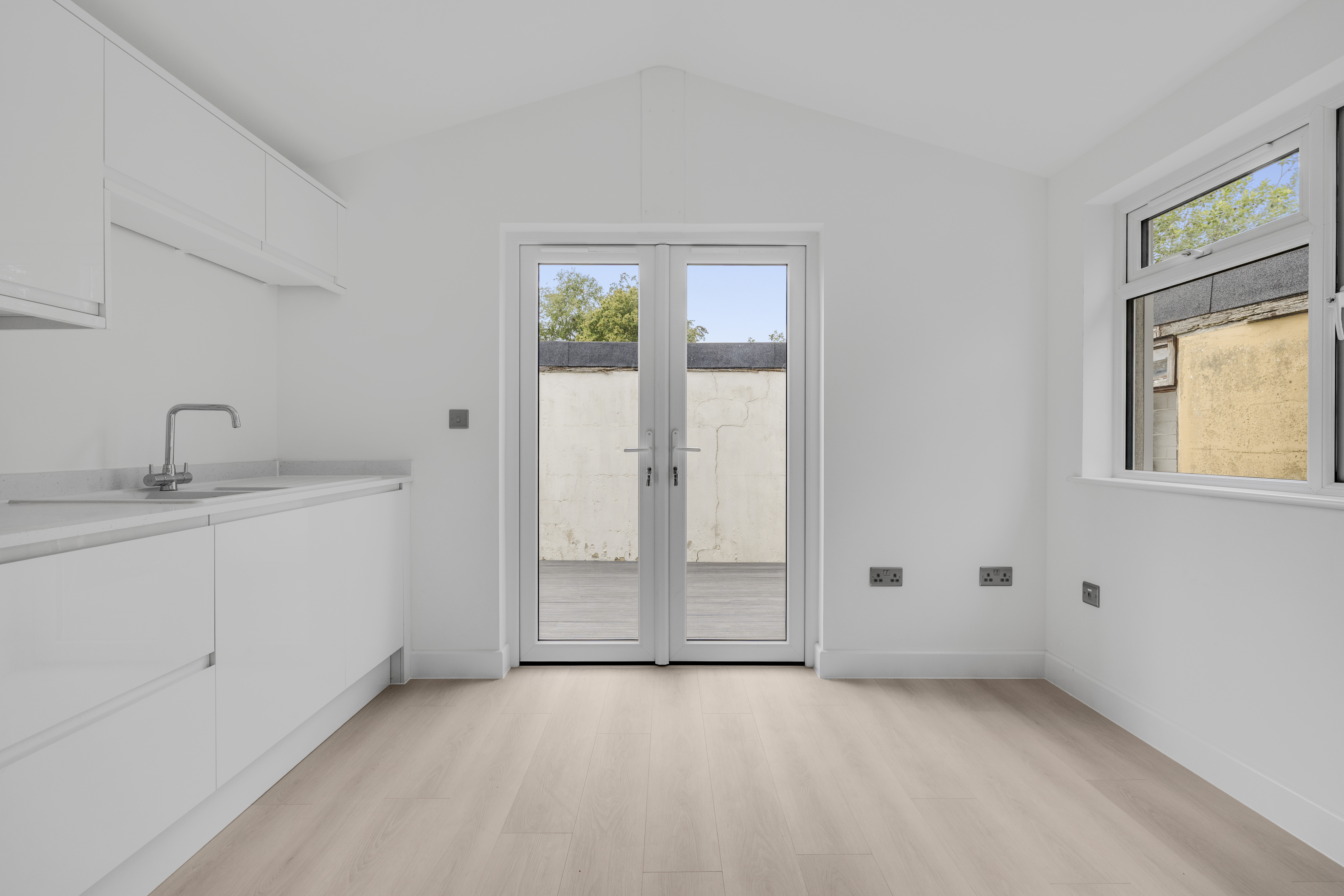 Bespoke garden annexe Interior Design with modern appliances and clean worktops