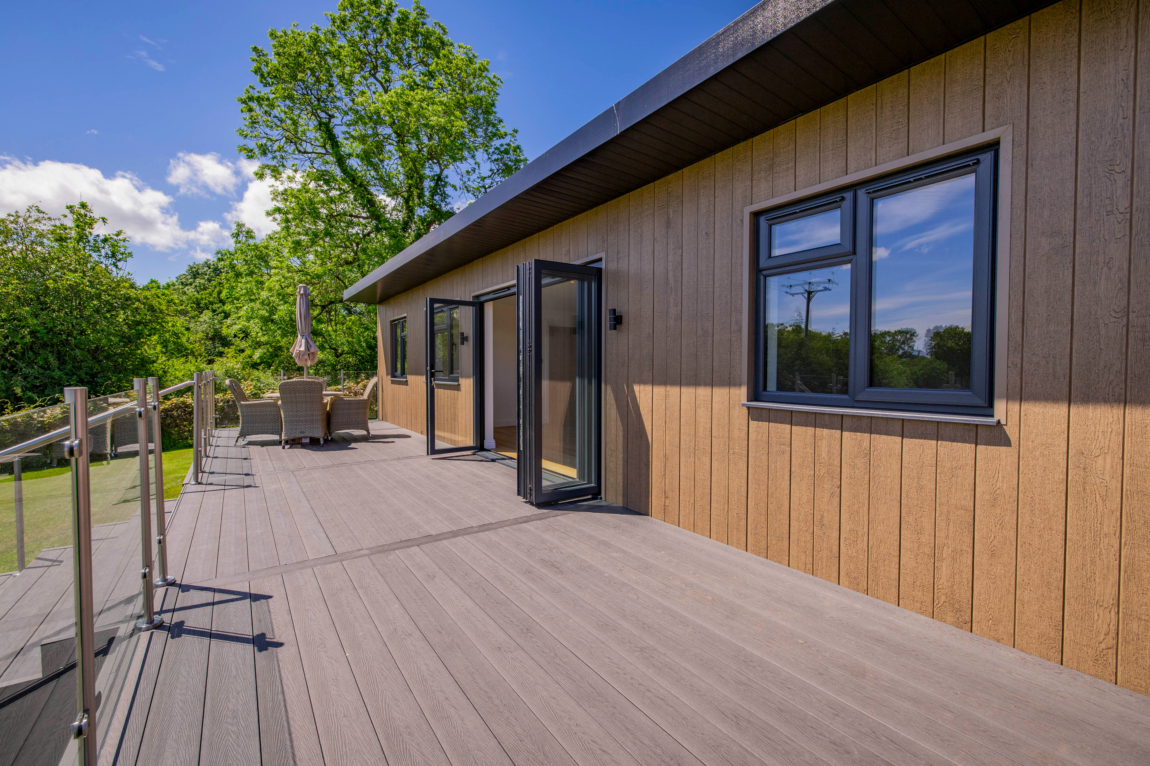 Bespoke garden annexe Exterior Design with modern appliances and clean worktops