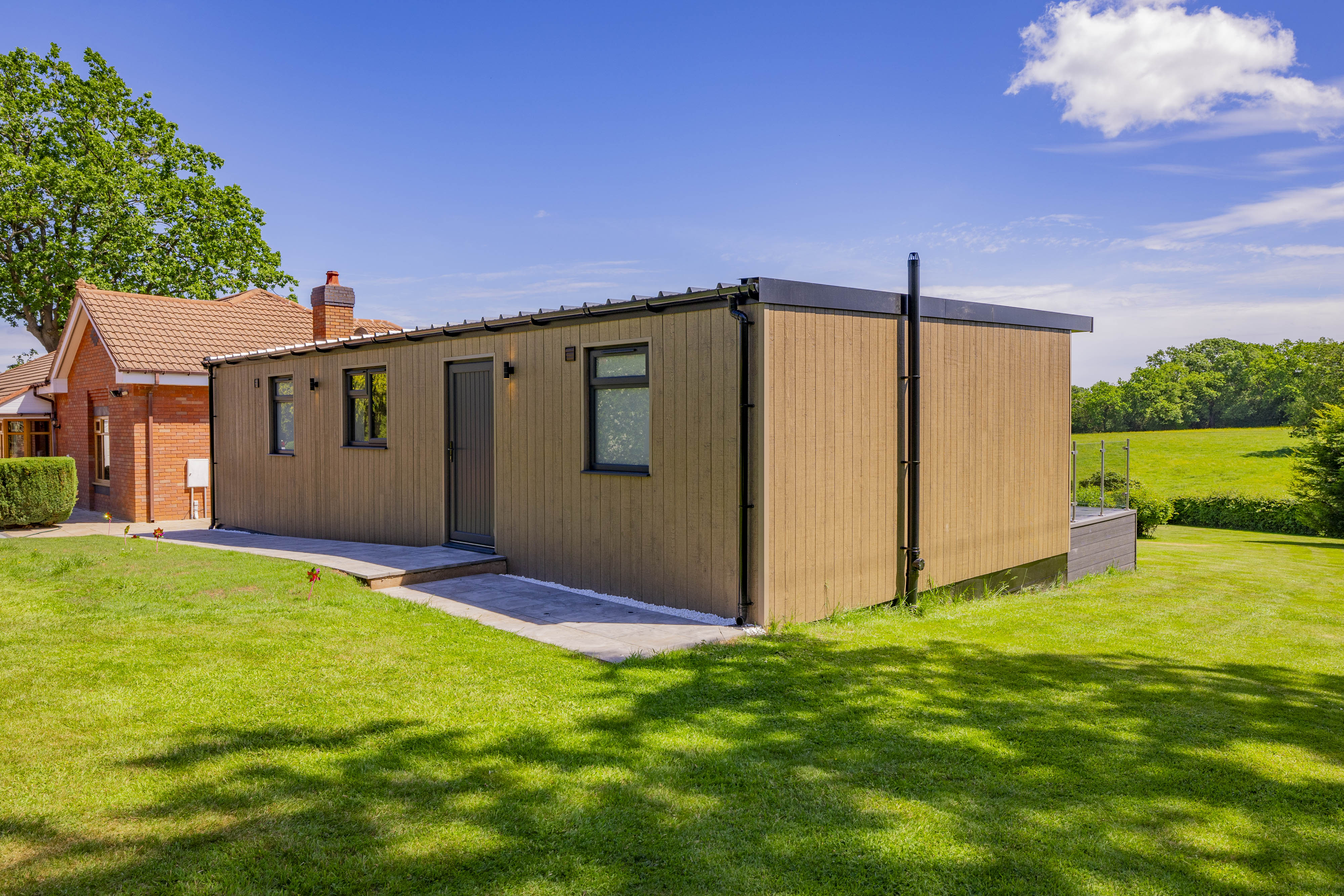 Bespoke garden annexe Exterior Design with modern appliances and clean worktops