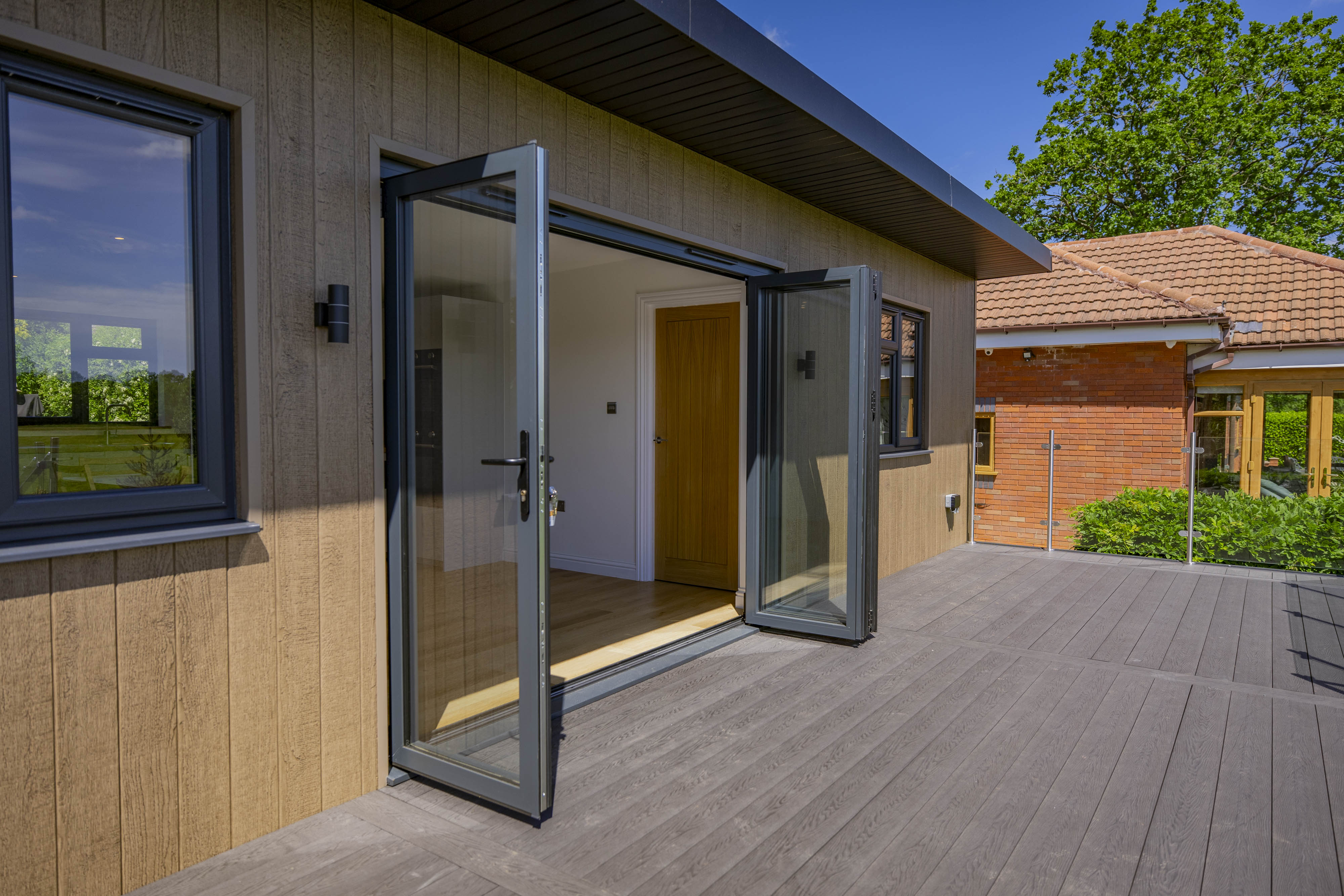 Bespoke garden annexe Exterior Design with modern appliances and clean worktops