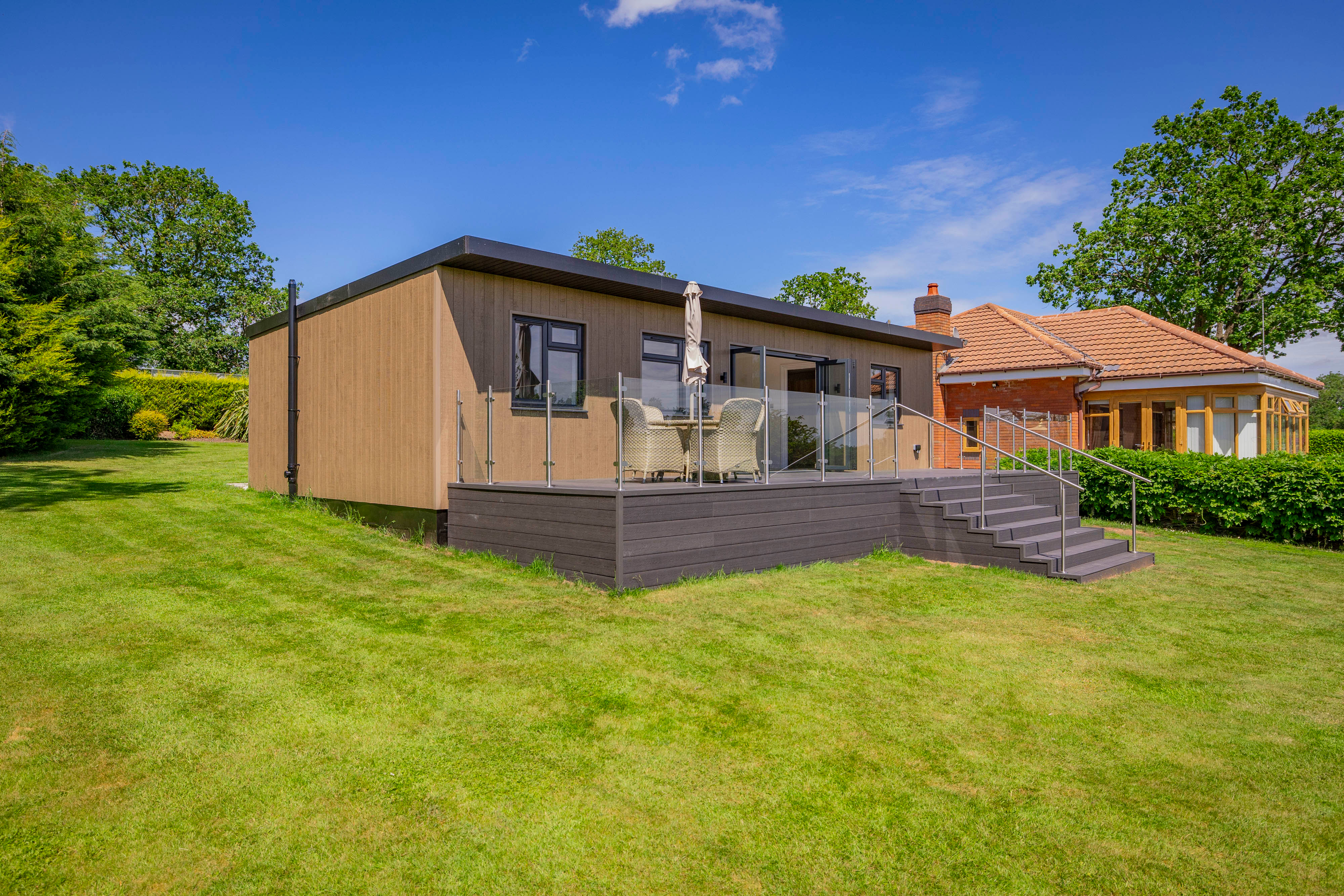 Bespoke garden annexe Exterior Design with modern appliances and clean worktops