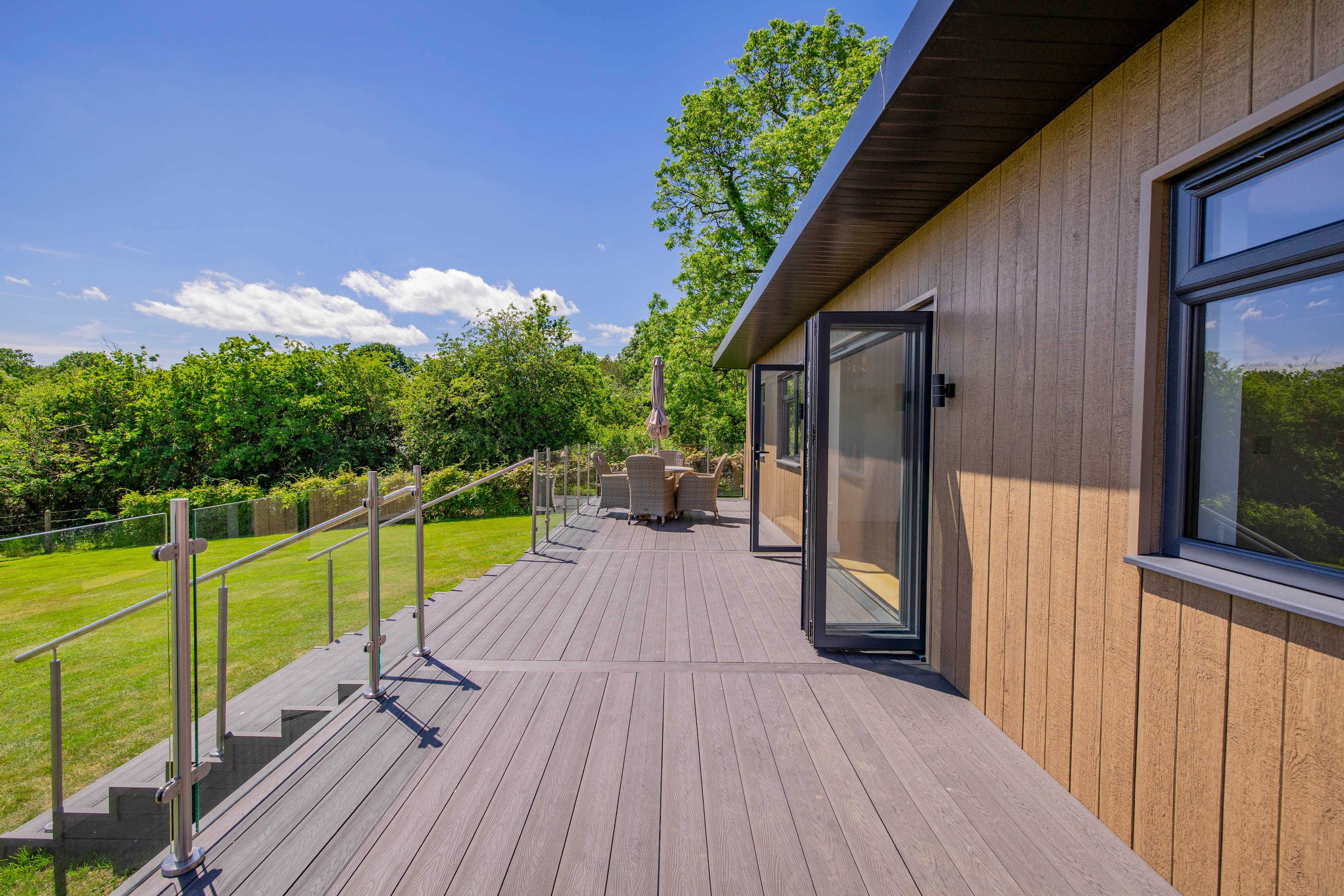 Bespoke garden annexe Exterior Design with modern appliances and clean worktops