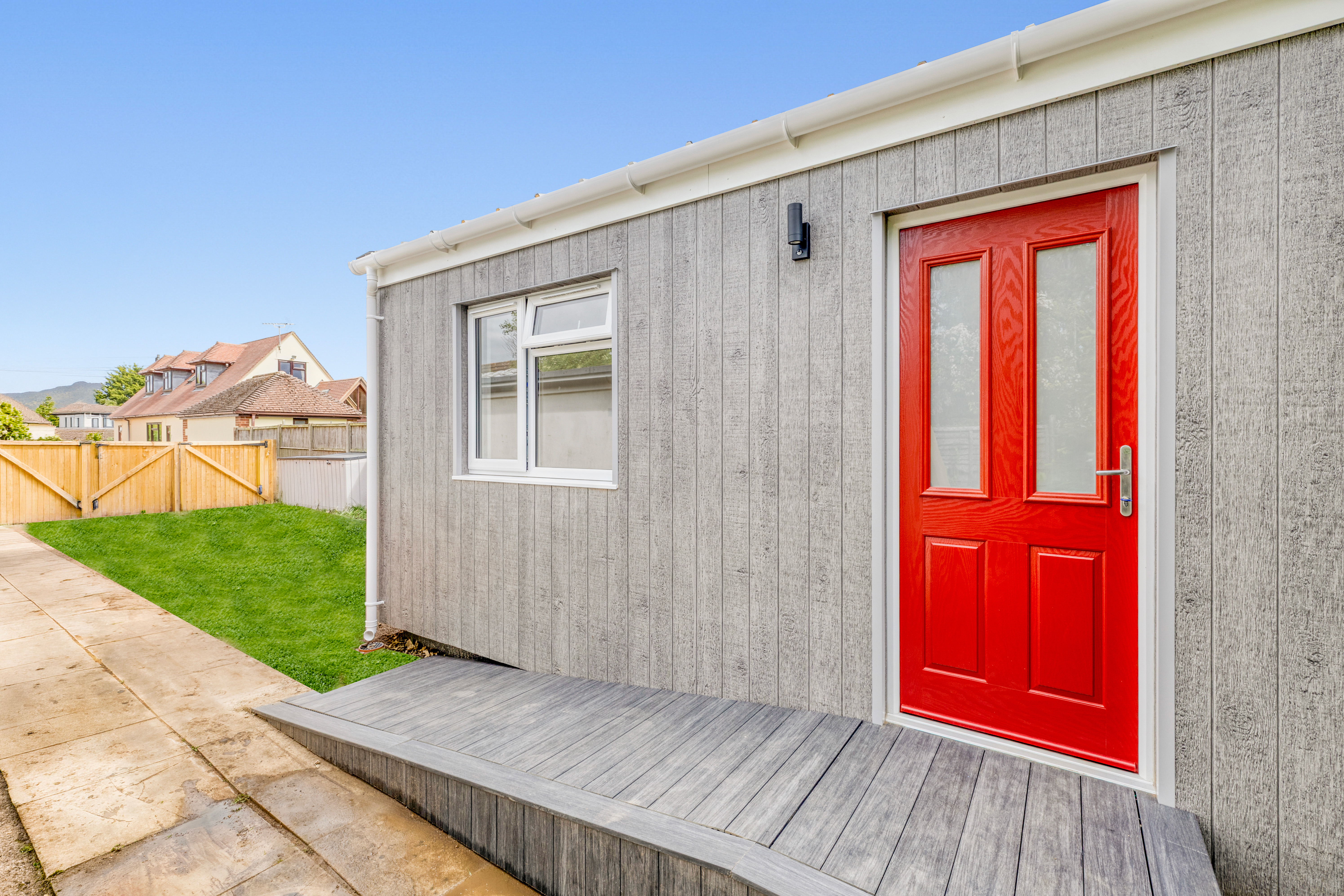 Bespoke garden annexe Exterior Design with modern appliances and clean worktops