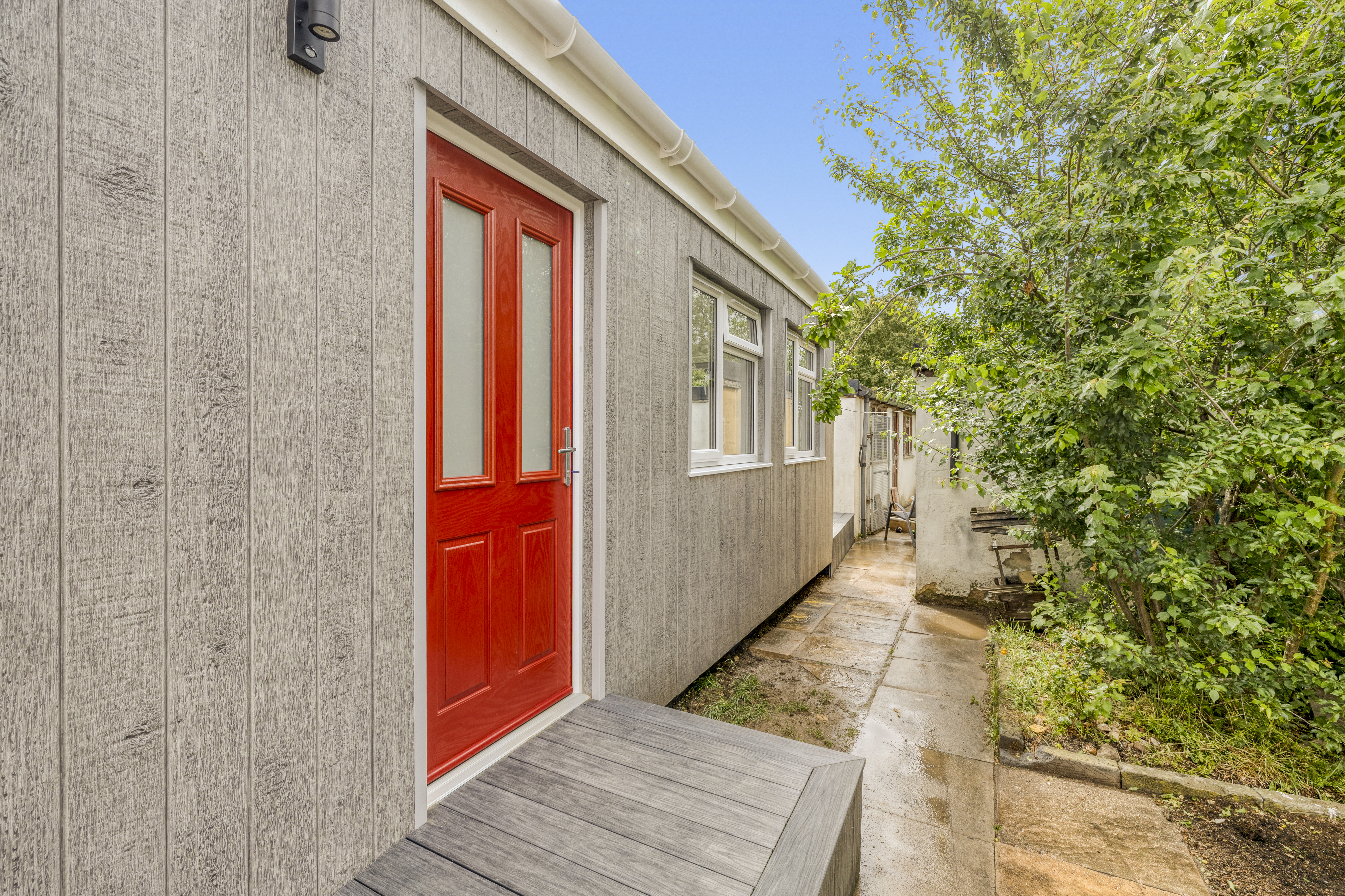 Bespoke garden annexe Exterior Design with modern appliances and clean worktops