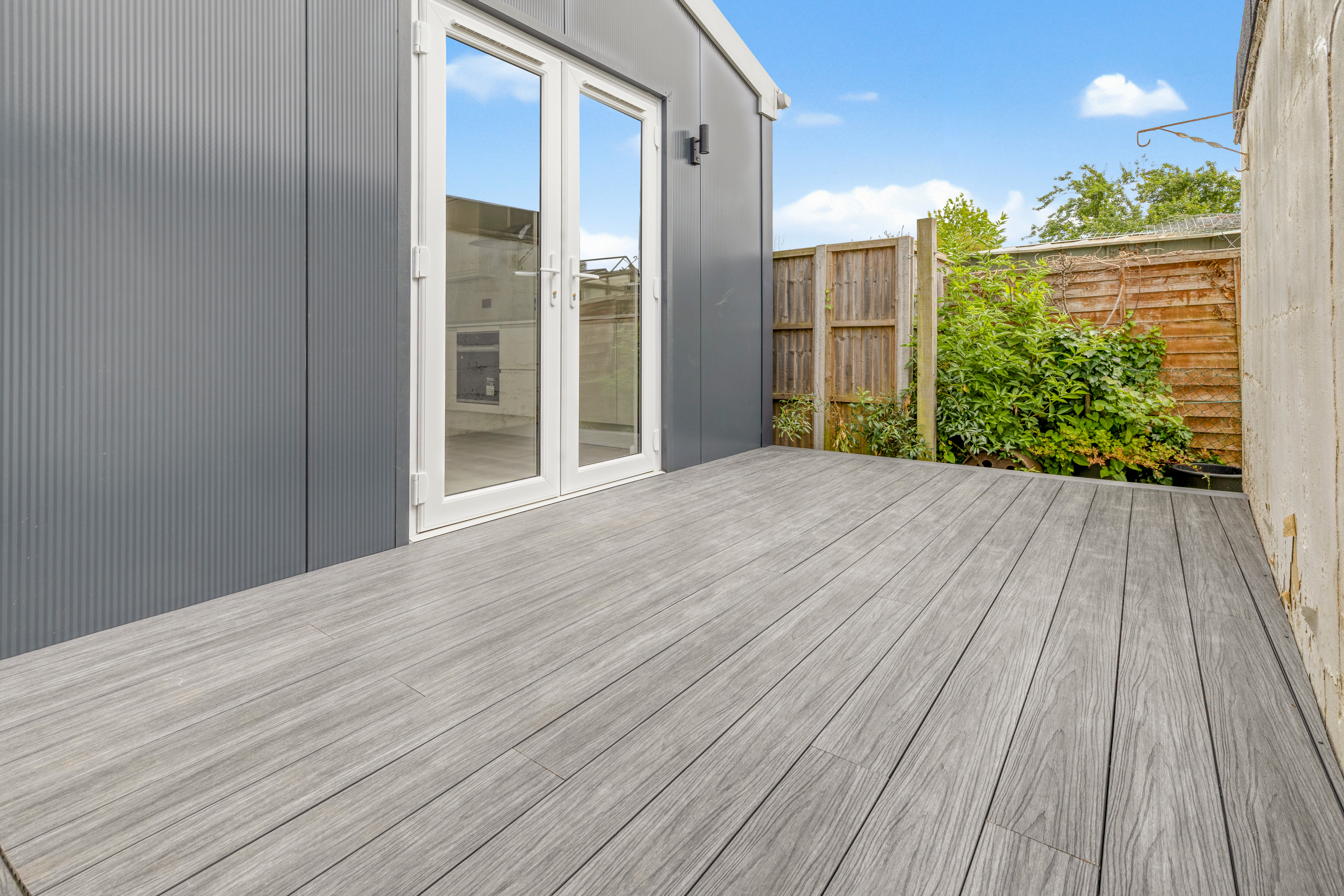 Bespoke garden annexe Exterior Design with modern appliances and clean worktops