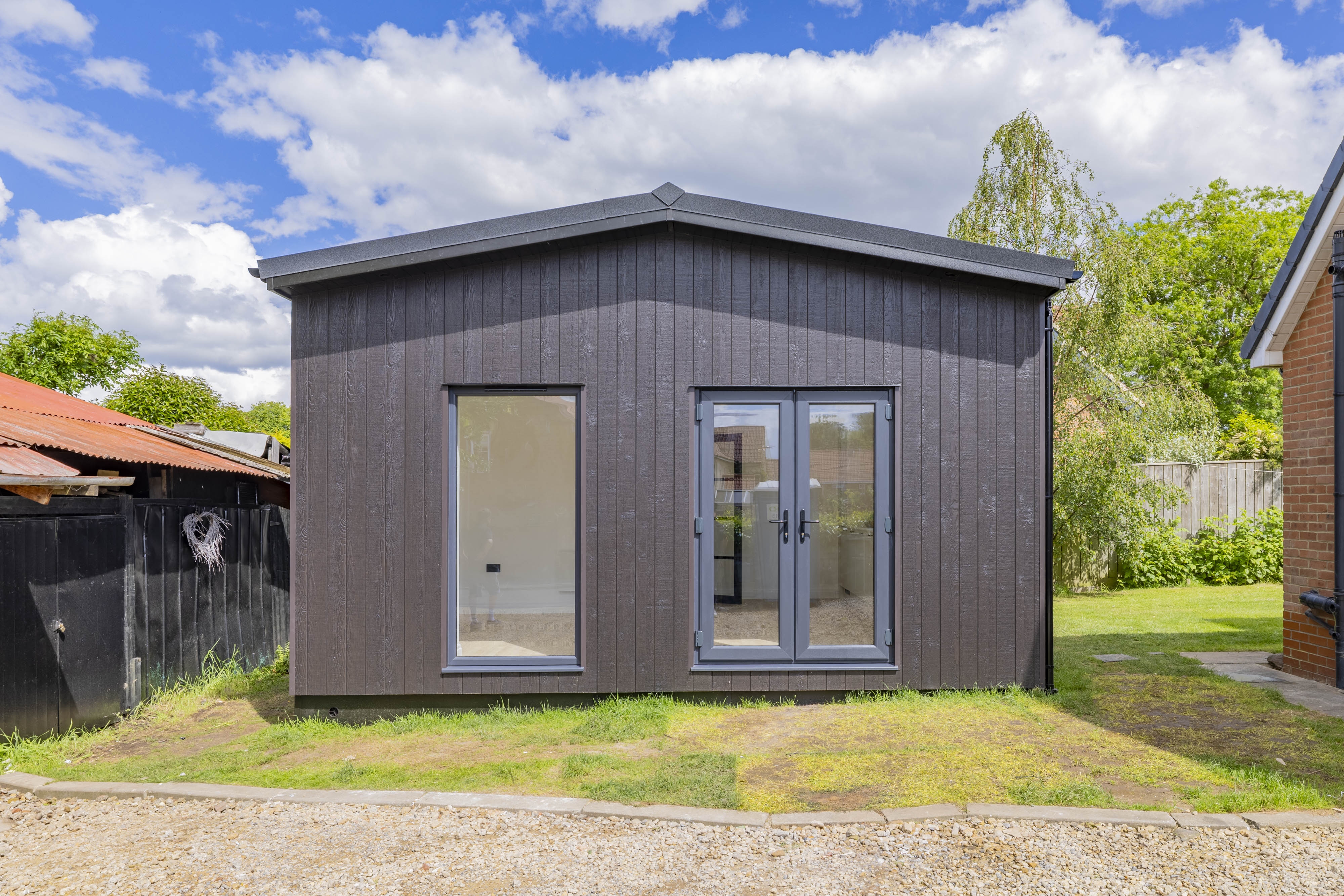 Bespoke garden annexe Exterior Design with modern appliances and clean worktops