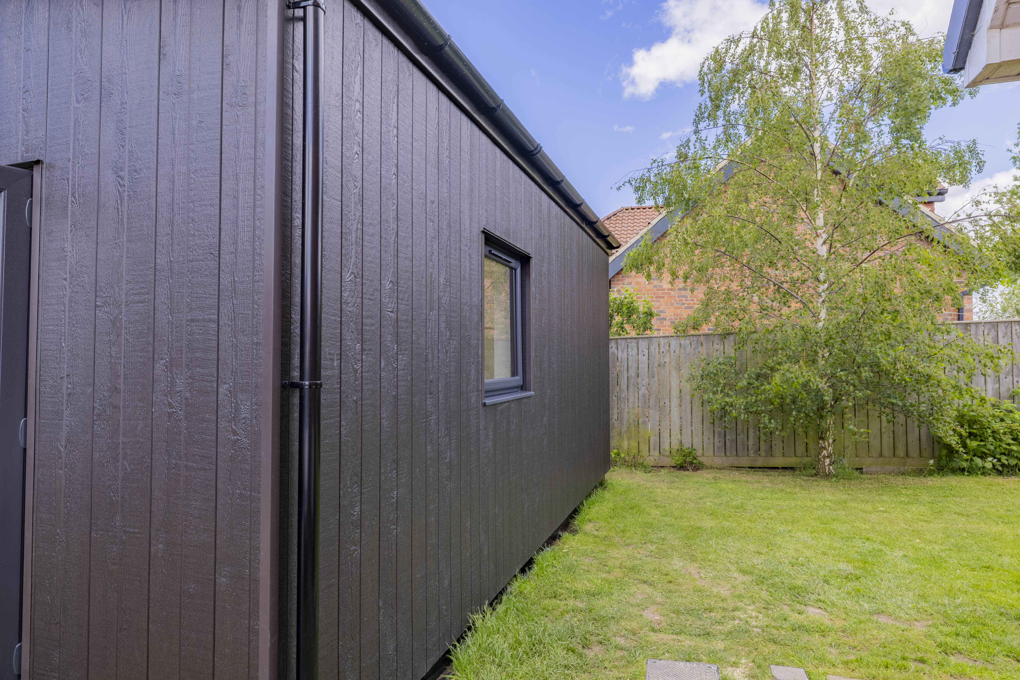 Bespoke garden annexe Exterior Design with modern appliances and clean worktops