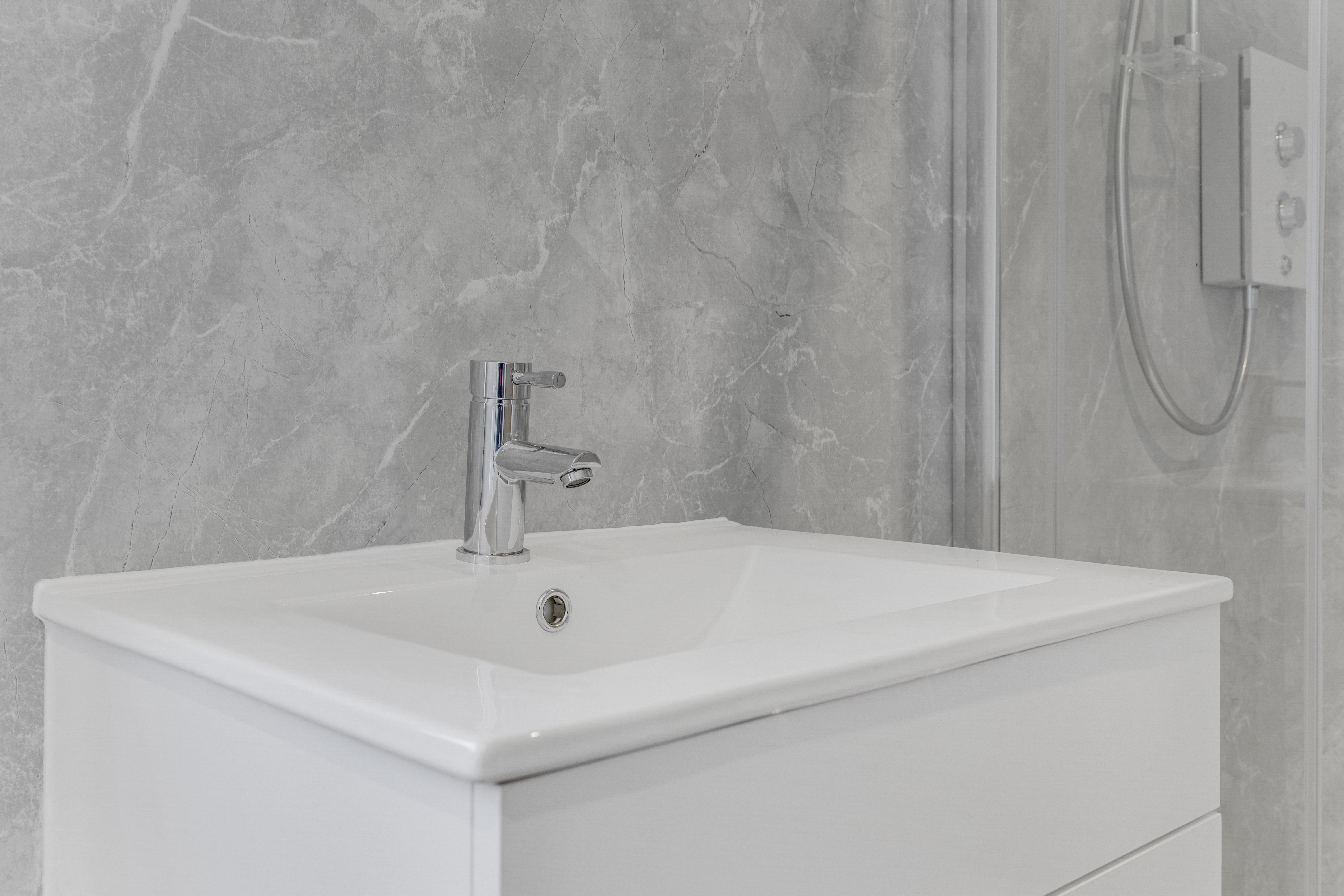 Bespoke garden annexe Washroom Design with modern appliances and clean worktops